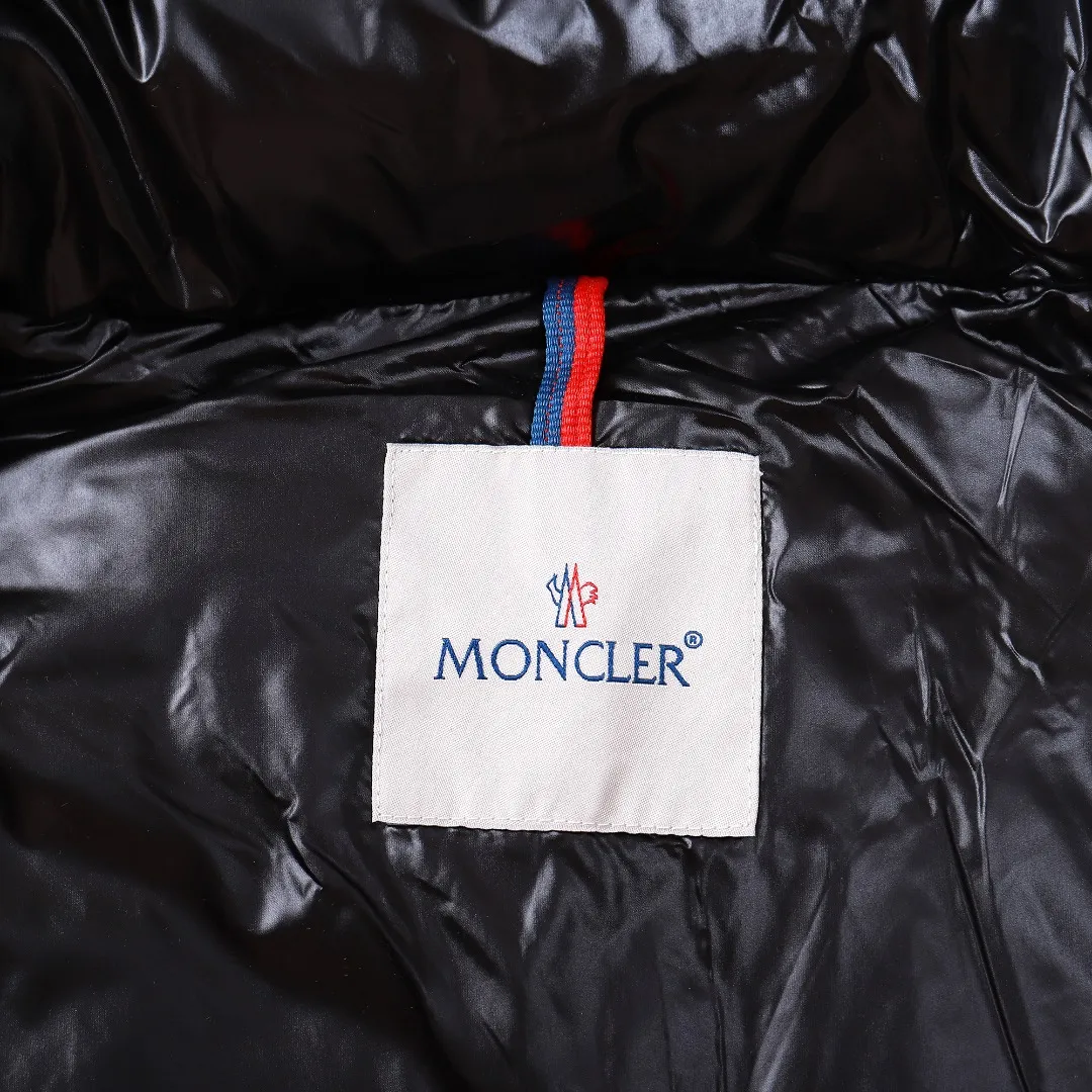~~F 311 𝗠𝗼𝗻𝗰𝗹𝗲𝗿 2024 New Arrival / 905 👀 👍 Quality ⚠️ 90% 👏🏻 ～ ❗️ ✔️ ～